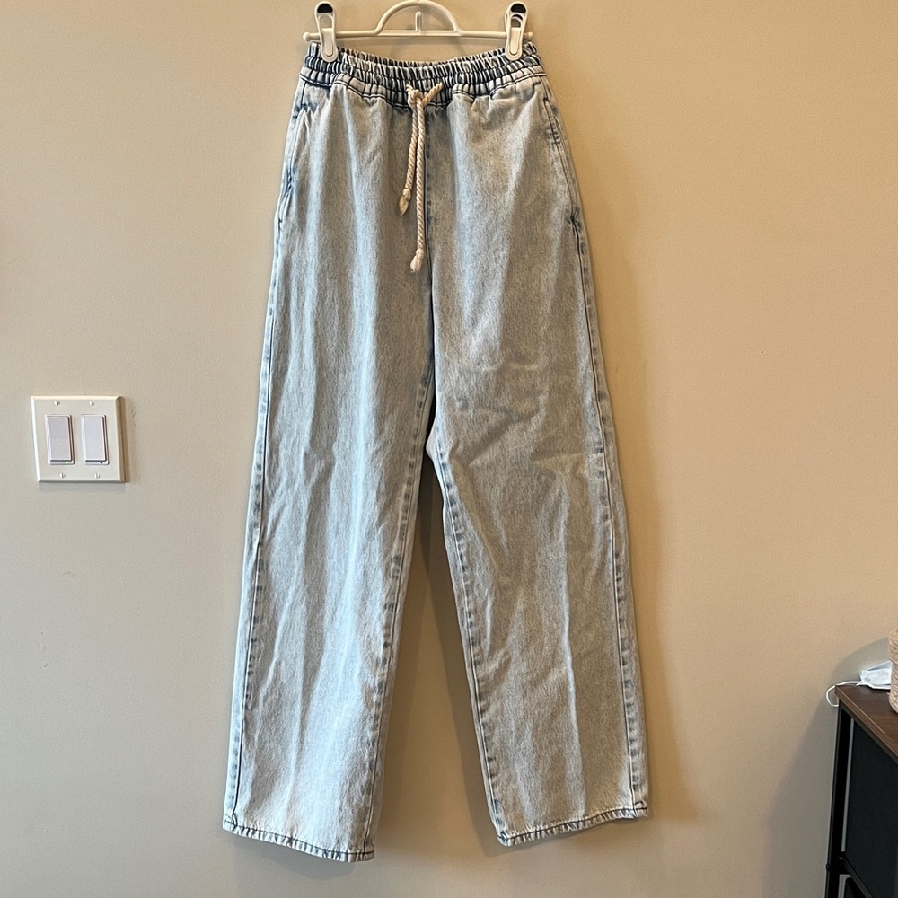 Pull & Bear Light Wash Drawstring Waist Wide Leg Jeans *read